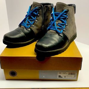 Ugg hilmar boys snow boot size 5 — waterproof